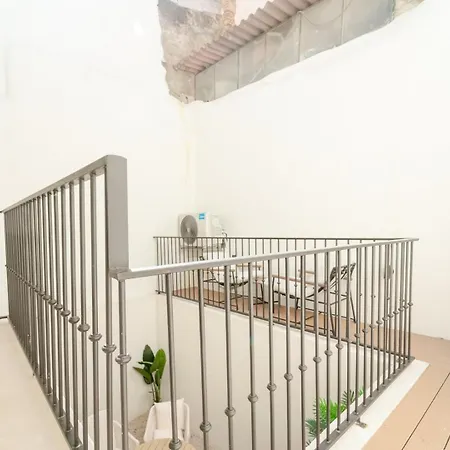 דירה Newly Renovated 2br With Ac & Terrace | By Airnest ליסבון