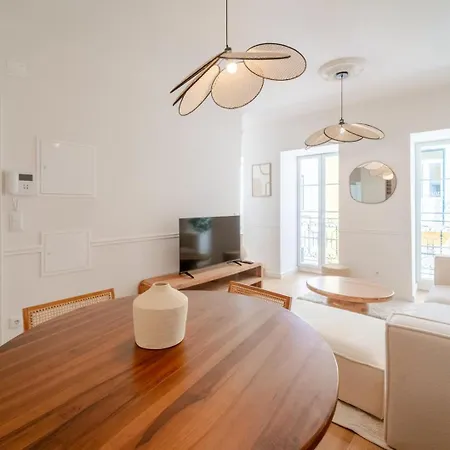 Newly Renovated 2br With Ac & Terrace | By Airnest Lisboa