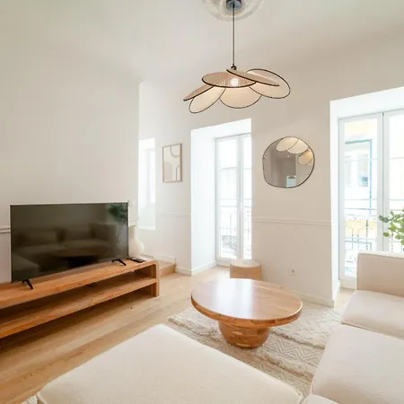 Newly Renovated 2br With Ac & Terrace | By Airnest Appartement