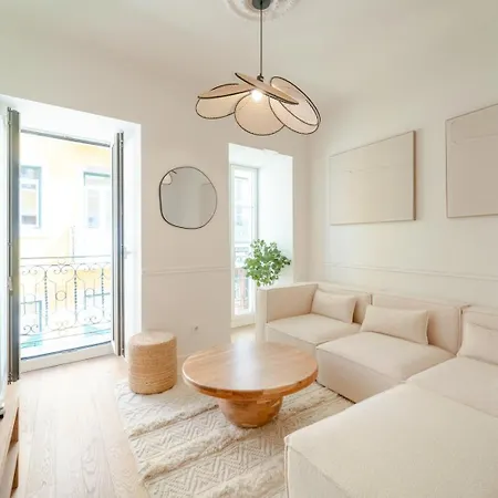 Newly Renovated 2br With Ac & Terrace | By Airnest Appartement *