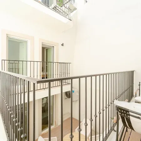 דירה Newly Renovated 2br With Ac & Terrace | By Airnest