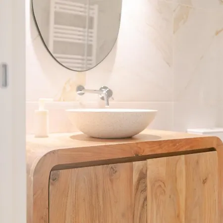 Newly Renovated 2br With Ac & Terrace | By Airnest דירה *