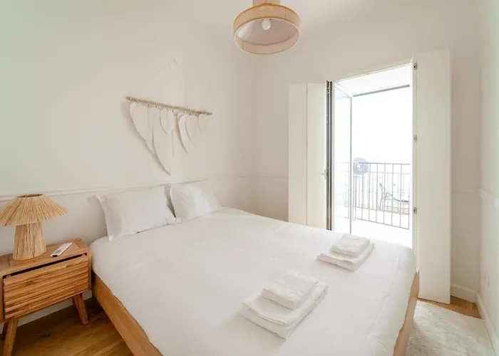 Newly Renovated 2br With Ac & Terrace | By Airnest * Lisboa