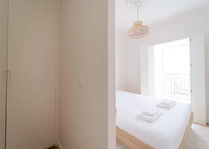 Newly Renovated 2br With Ac & Terrace | By Airnest Lisboa