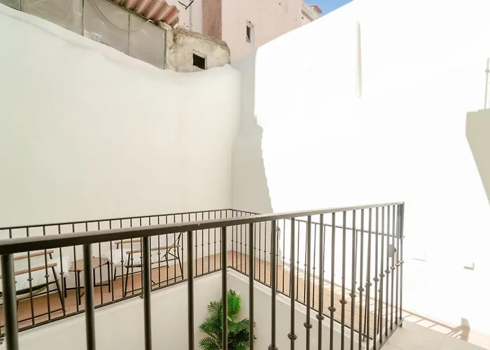 Διαμέρισμα Newly Renovated 2br With Ac & Terrace | By Airnest *