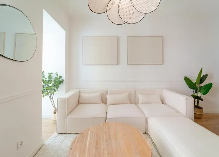 Newly Renovated 2br With Ac & Terrace | By Airnest