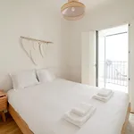 Newly Renovated 2br With Ac & Terrace | By Airnest * Lisboa