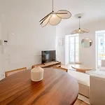 Newly Renovated 2br With Ac & Terrace | By Airnest Lisboa