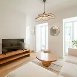 Newly Renovated 2br With Ac & Terrace | By Airnest Apartmán
