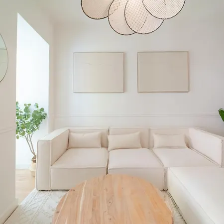 Newly Renovated 2br With Ac & Terrace | By Airnest