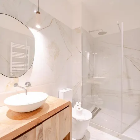 Apartment Newly Renovated 2br With Ac & Terrace | By Airnest Lissabon